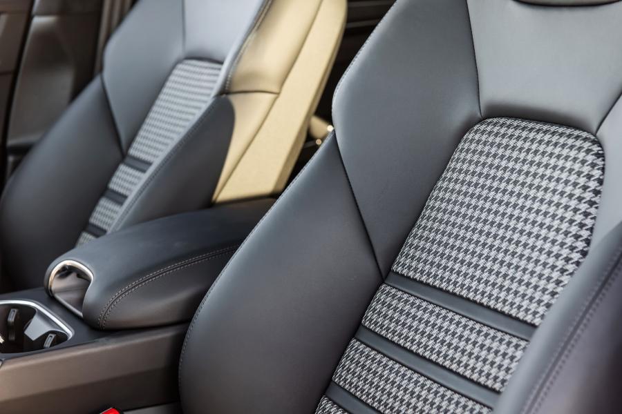 Интерьер Porsche Cayenne Turbo Coupe 2019 года  (NA) (фото 14 из 40)